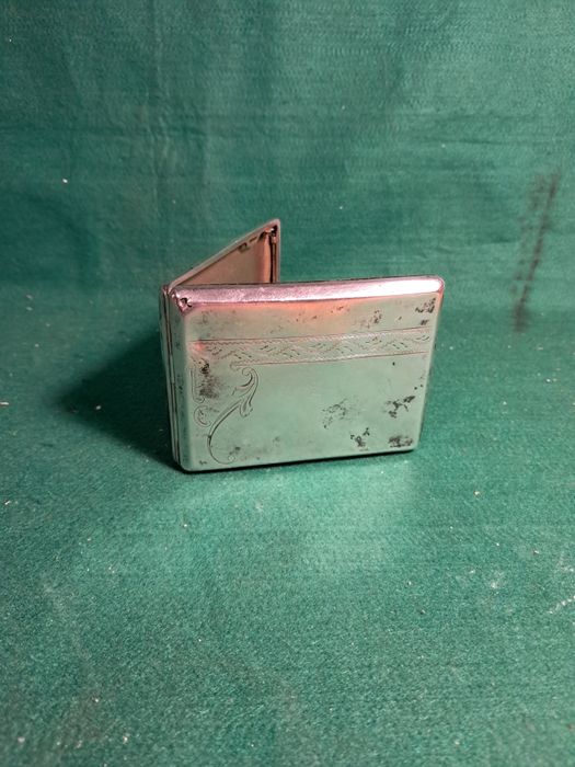 Srebrna papierośnica KIM