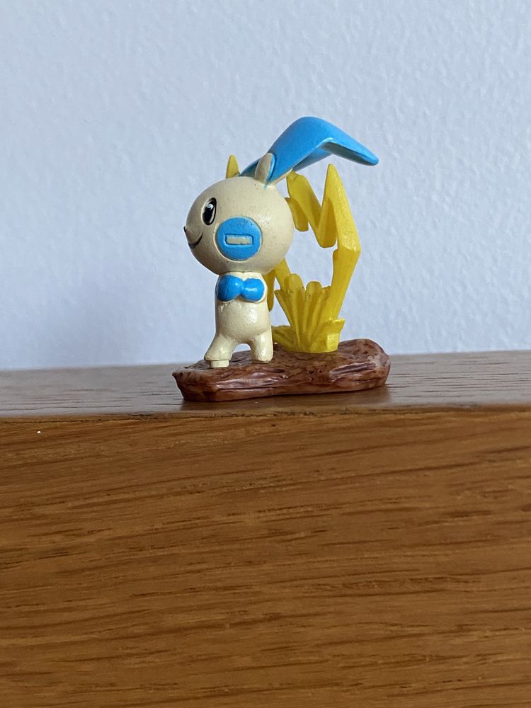 Figura pvc boneco pokemon minun com relampago