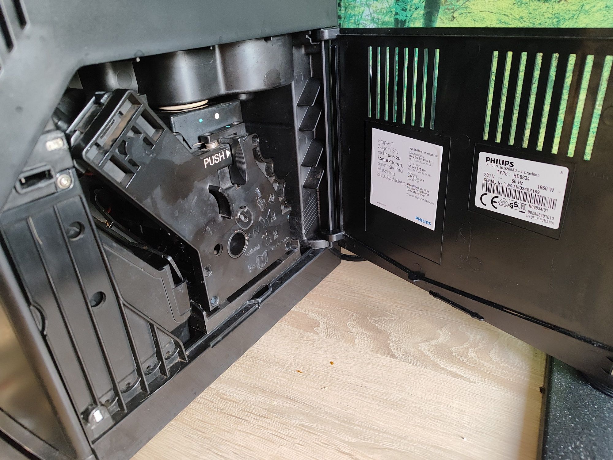 Ekspres do kawy Philips HD8834 z karafka do latte, stan bardzo dobry.