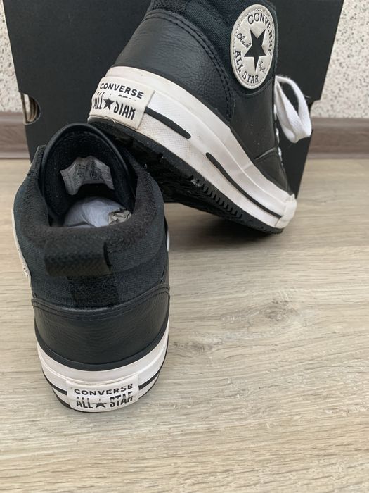 Convers жіночі шкіряні