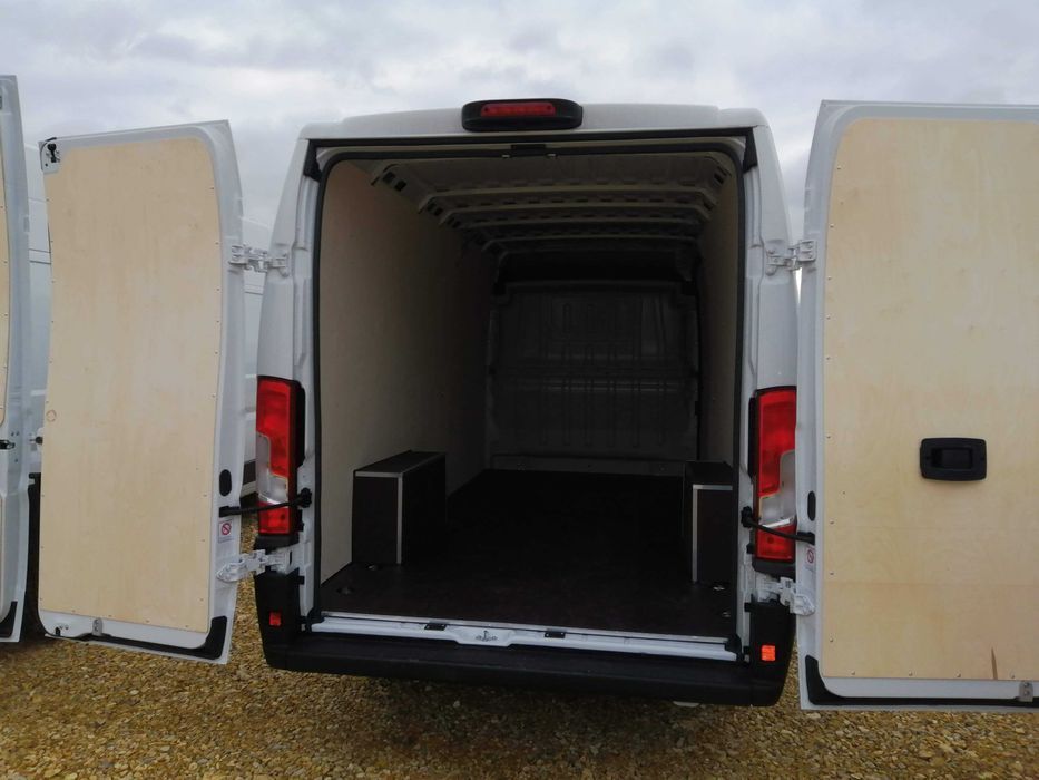 Fiat Ducato L4H2 -zabudowa przestrzeni ładunkowej