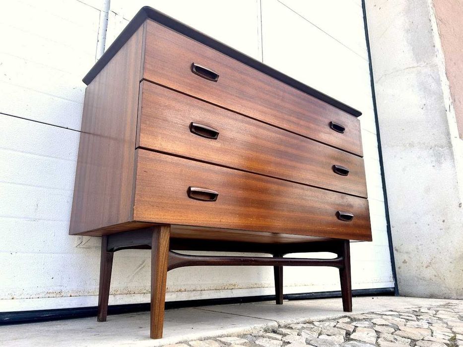 Cómoda olaio Vintage + 1m comp x 47prof x 78alt.
