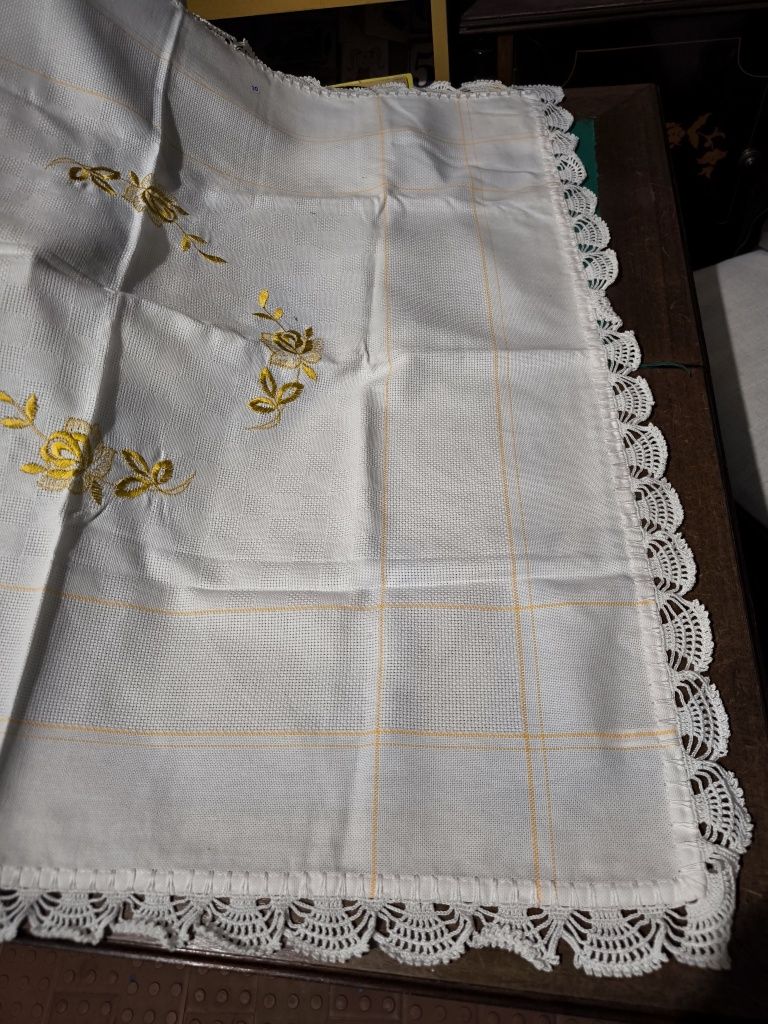Toalha quadrada com renda