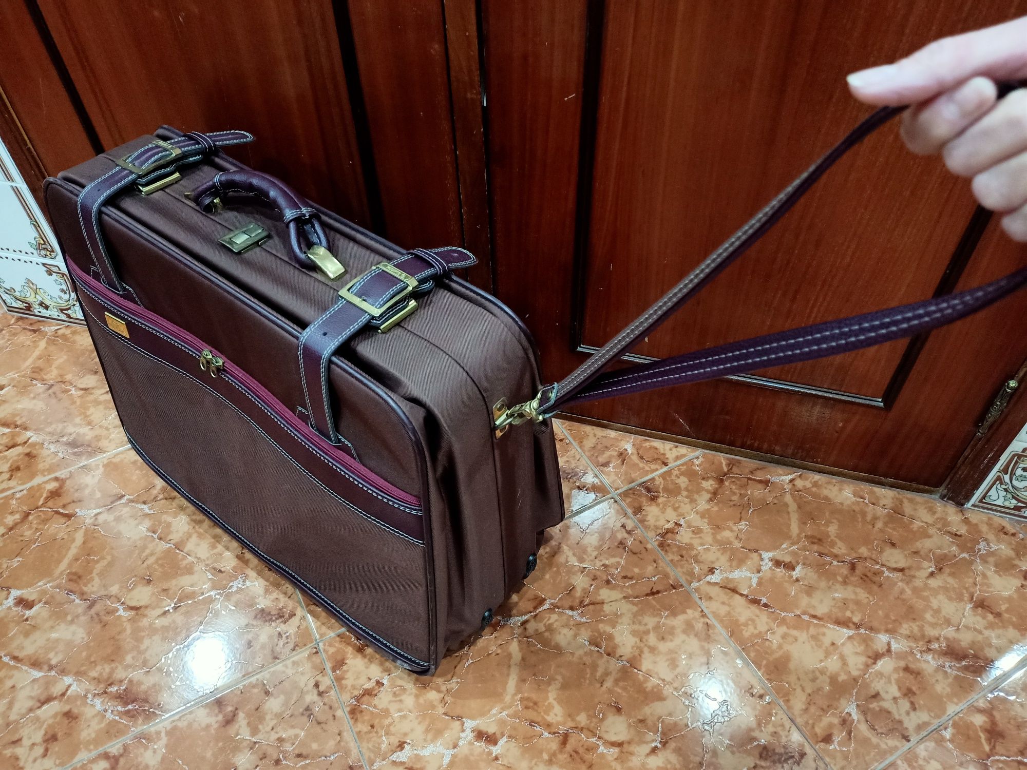 Mala malas de porão até 23 kg viagem casa quarto apartamento vivenda.