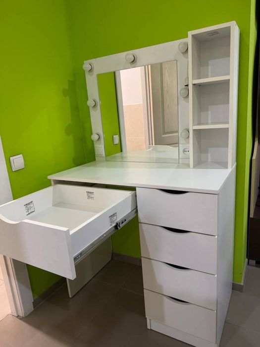 Туалетний столик з підсвіткою косметичний стіл дзеркало для макіяжу