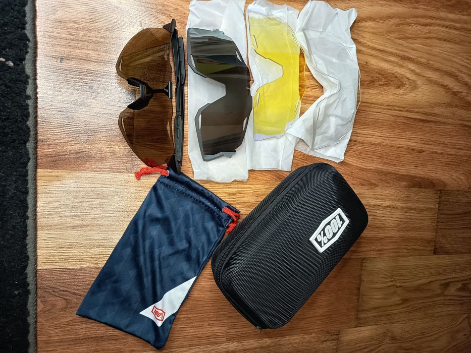 Okulary sportowe 100% + 3 szyby, etui, woreczek