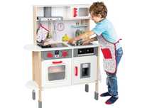 Cozinha criança com utensílios