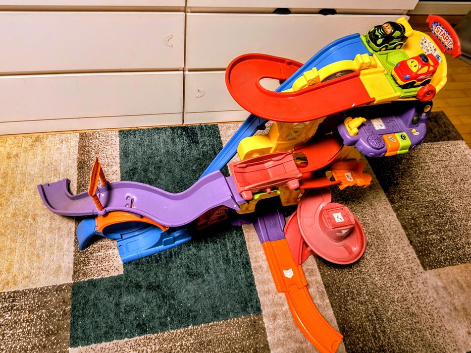 Wysoki Tor wyścigowy duży  auta interaktywne