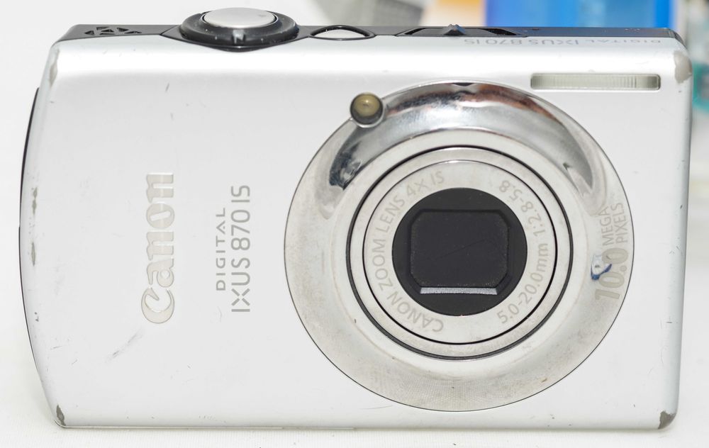 Canon IXUS 870 IS Digital Camera + Canon WP-DC26 Underwater Housing