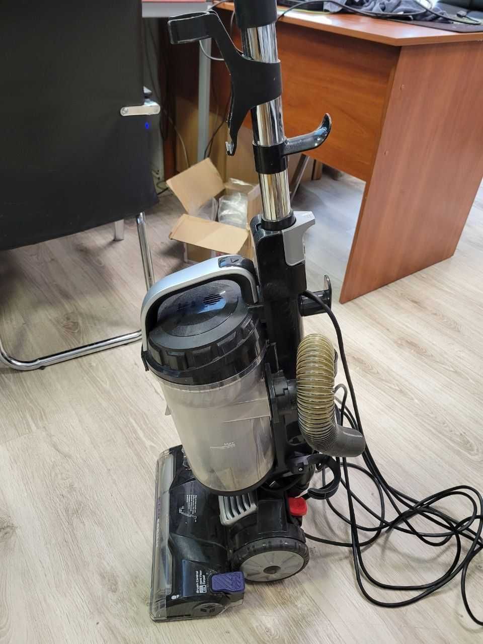 Очень мощный пылесос Eureka DashSprint NEU612 с турбо щёткой