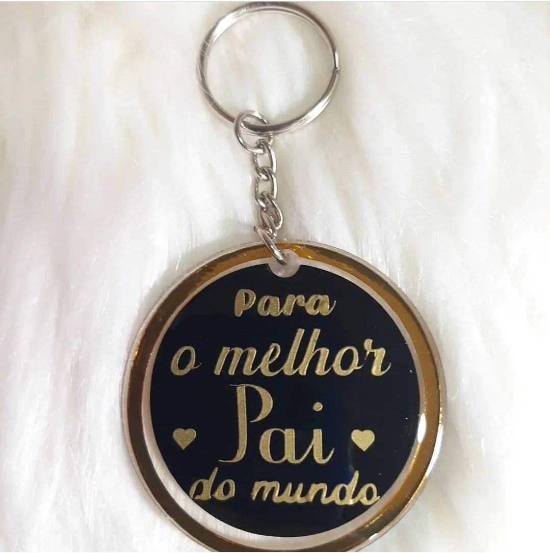 Porta chaves com frases.