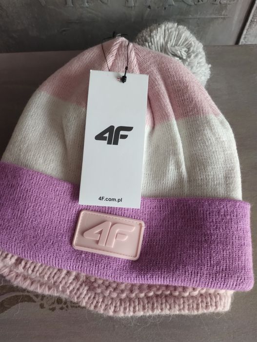 4F nowe czapki dla dziewczynki, rozm. Uniwersalny