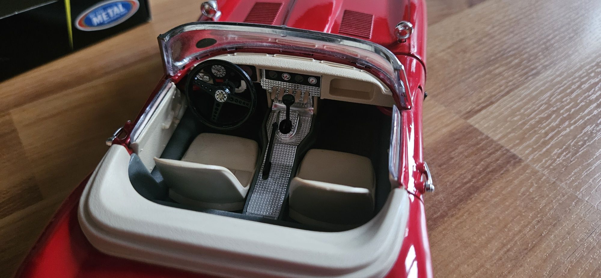 1:18 Burago Jaguar E Cabriolet