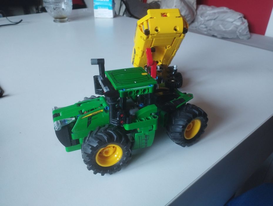 LEGO technic traktor John Deere