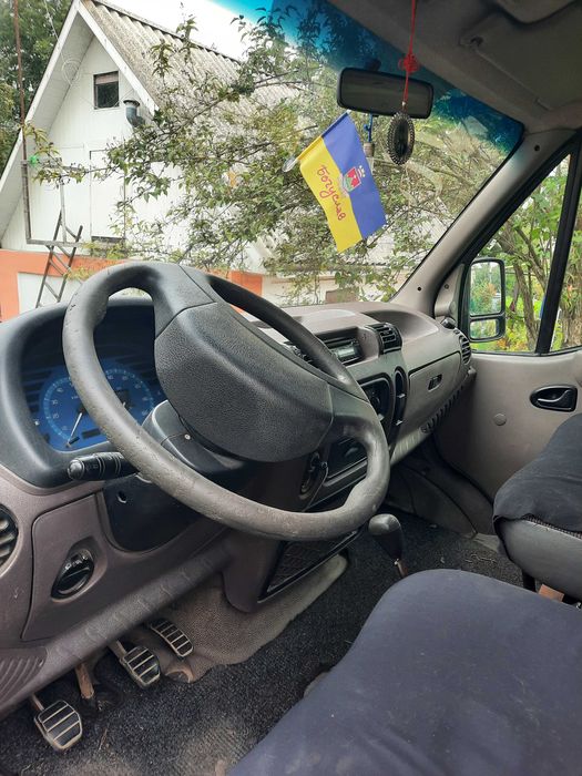 Авто на продаж Рено