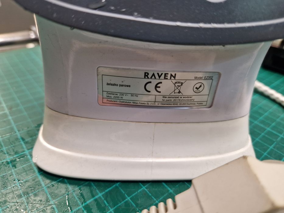 Żelazko Raven EZ002