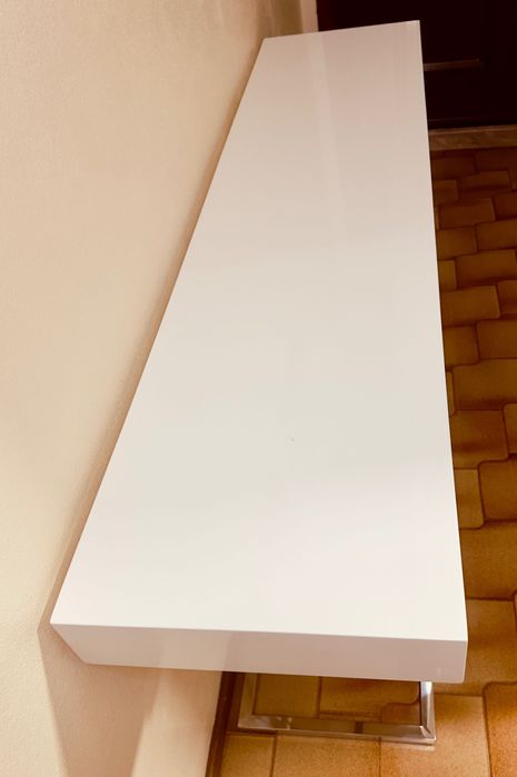 Consola como nova e com pouco tempo.