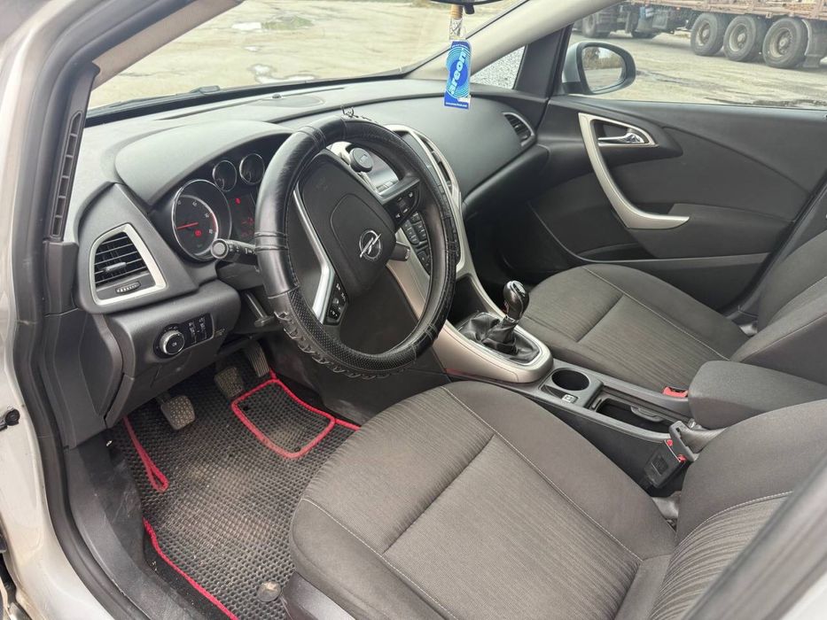 Продам opel astra j можна під виплату