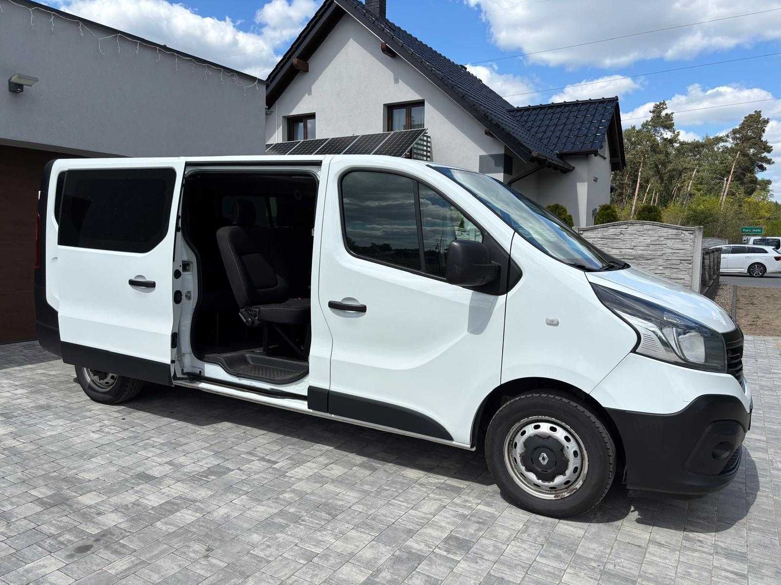 Wynajmen Bus 9 osobowy, Nawiew na każdy rząd siedzień.