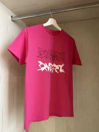Розовая футболка ручной росписи