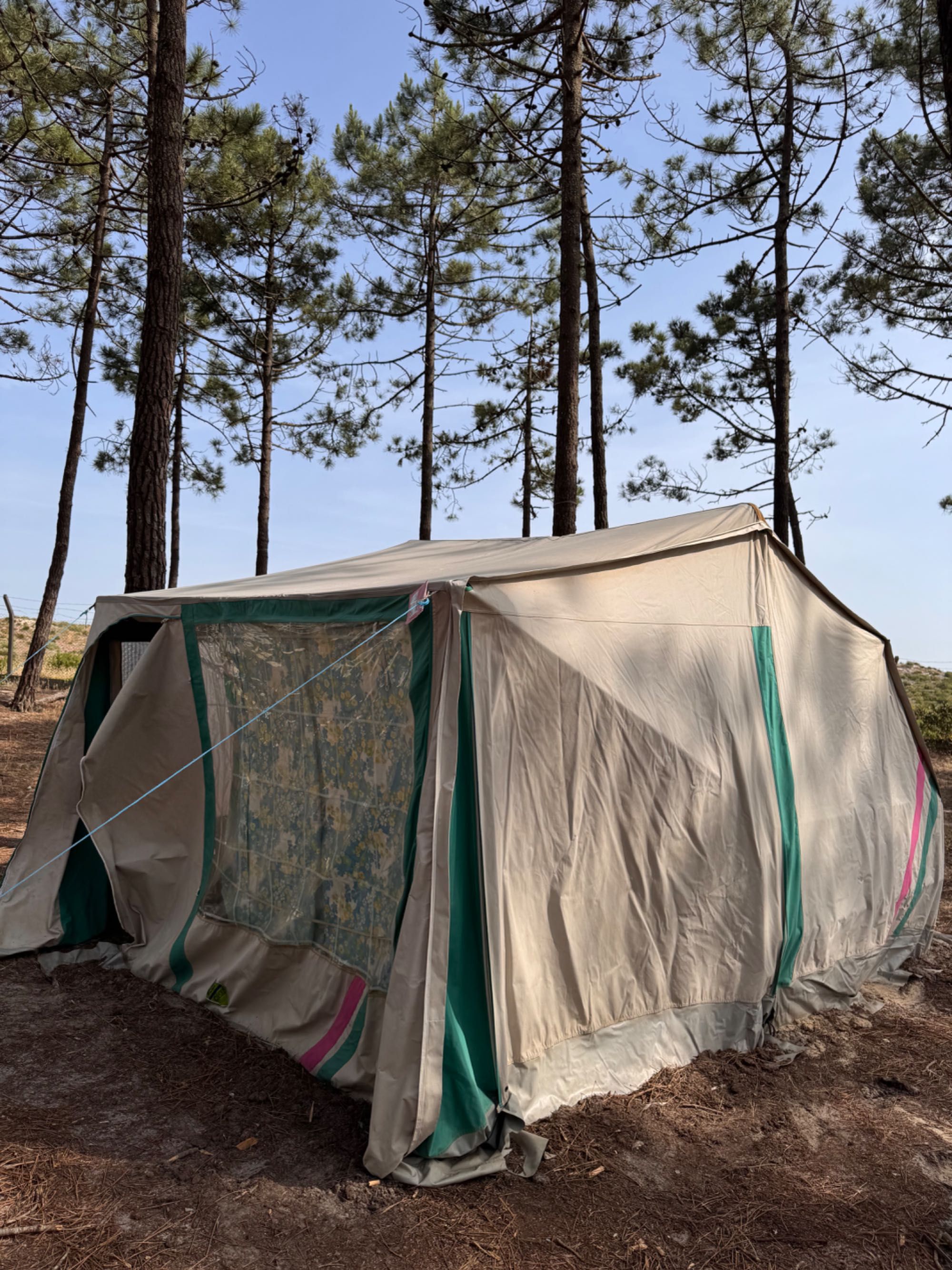 Auto tenda com 2 quartos