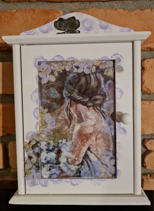 Drewniana skrzyneczka na klucze