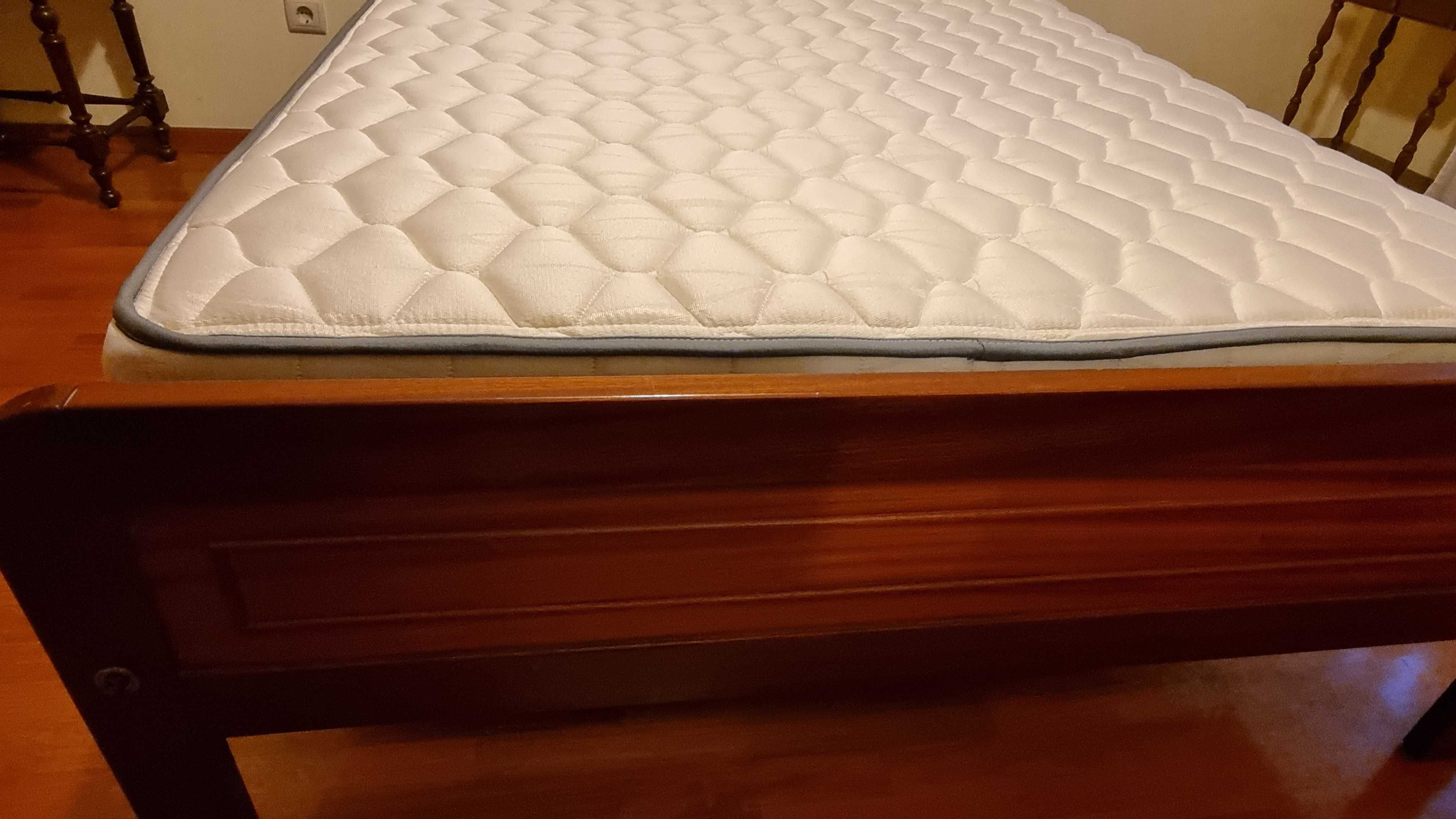 Cama de casal com colchão