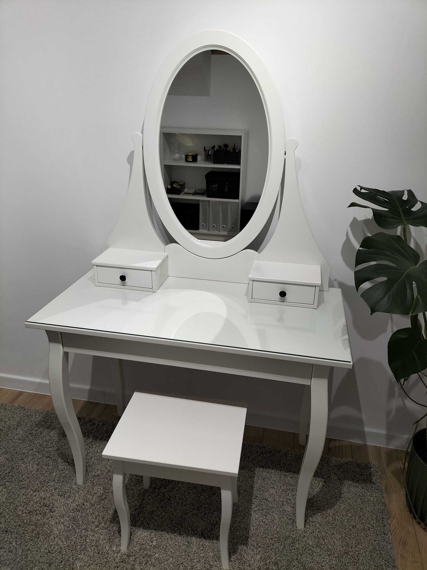 Sprzedam toaletkę Ikea Hemnes + taboret Tinius