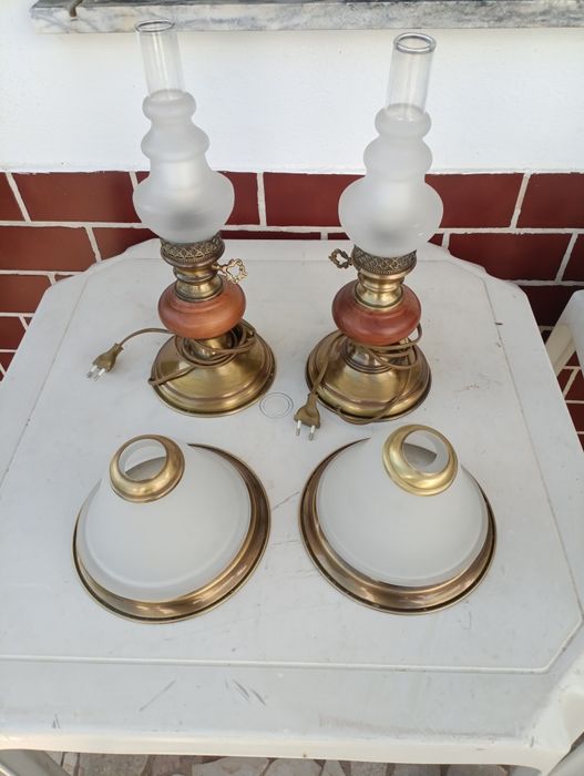 Dois candeeiros muito lindos