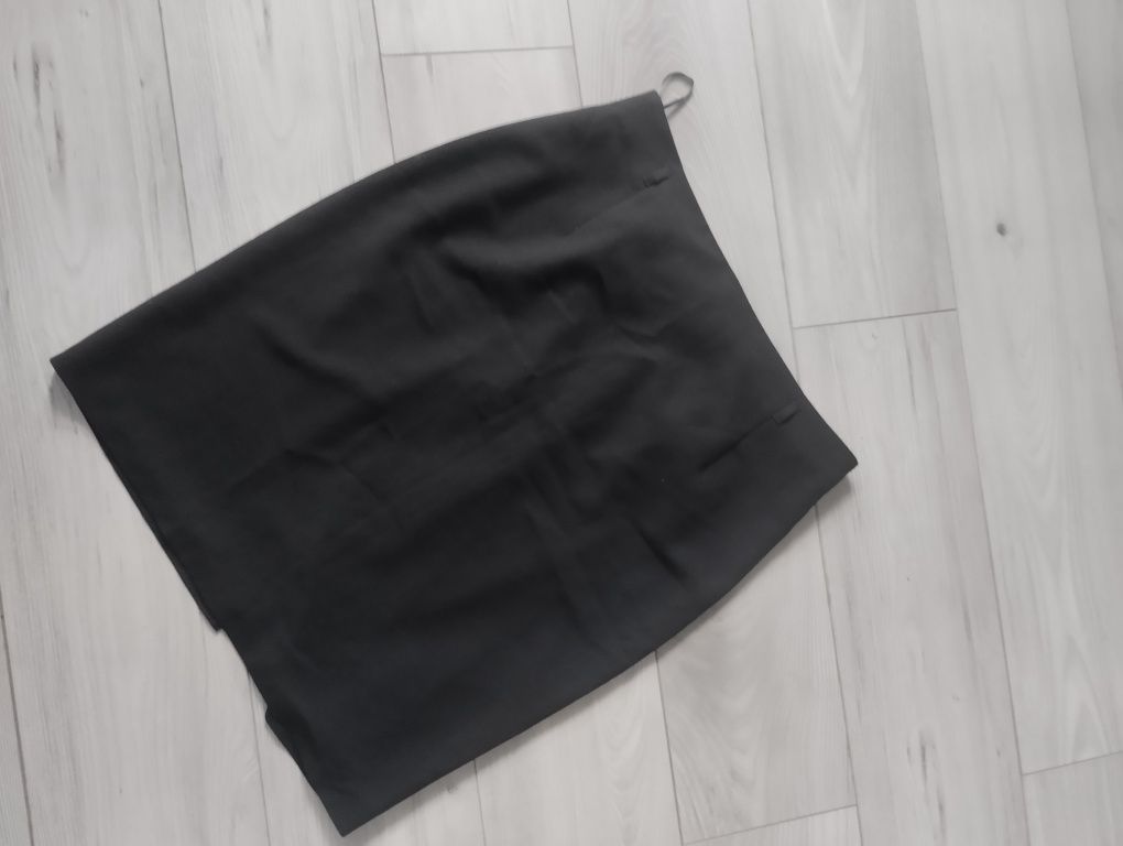 Czarna klasyczna elegancka spódniczka r.46