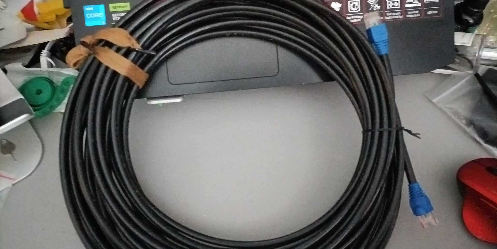 Kabel do internetu LAN RJ45                               zewnętrzny