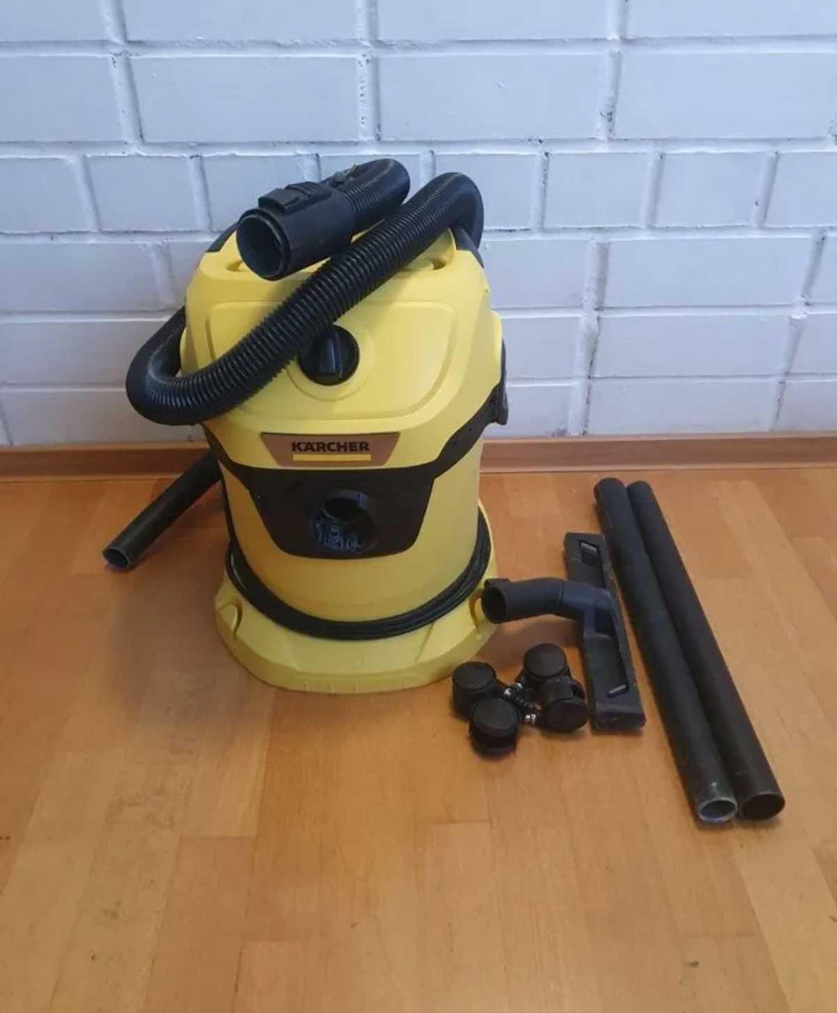 Мощный строительный пылесос Karcher wd3