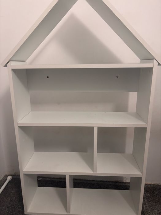 Półka w kształcie domku