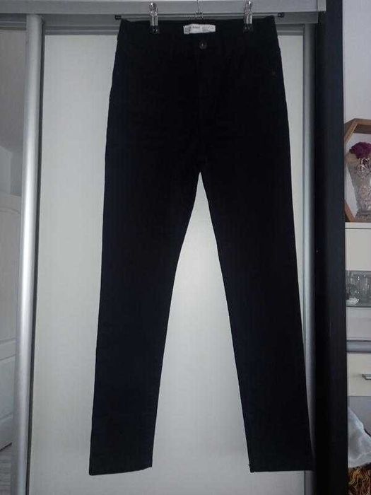 Черные джинсы скинни