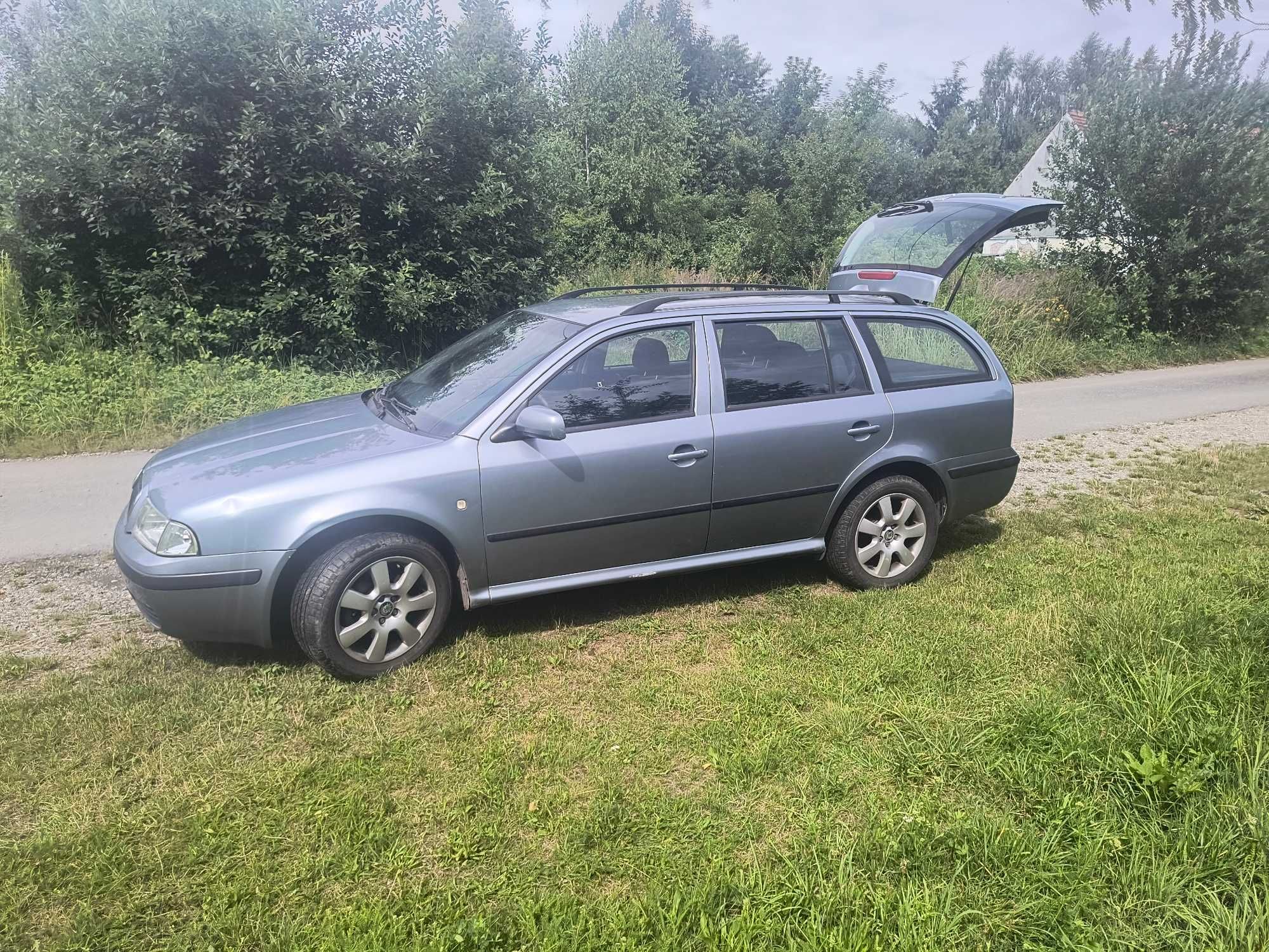 Skoda Octavia 1,9 Combi Ambiente 4x4
Rok 2004