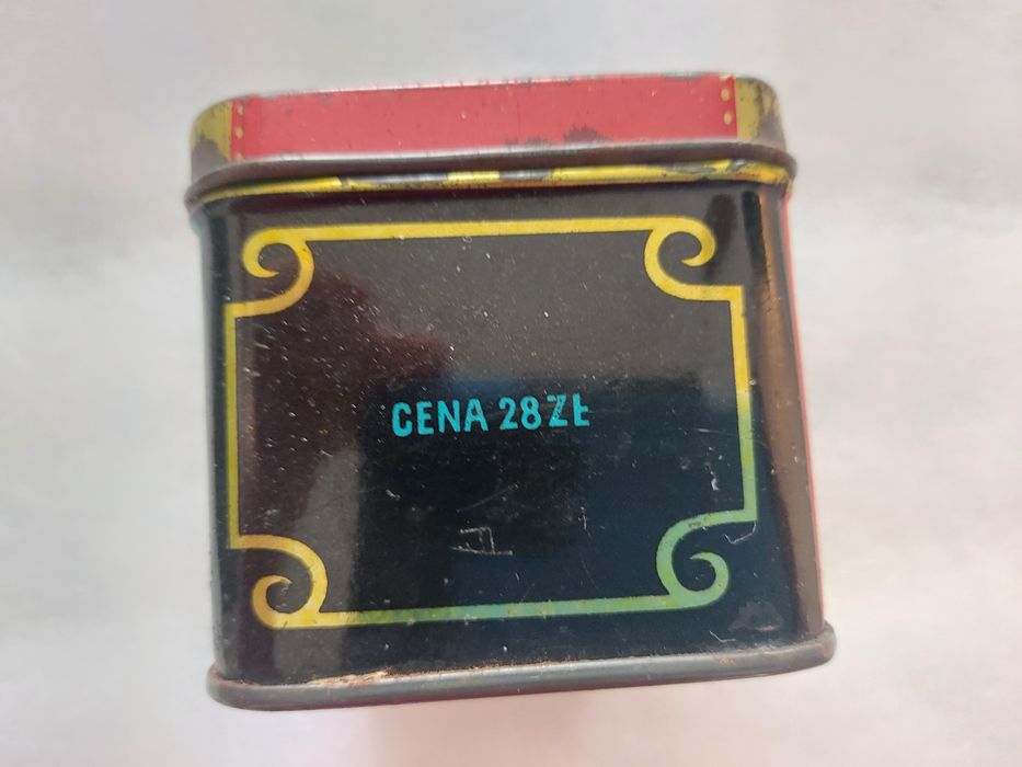 Metalowe pudełko po herbacie indyjskiej PRL vintage