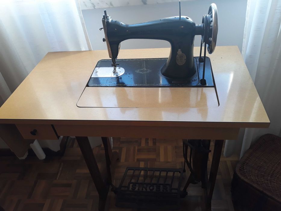 Máquina de costura Singer,  antiga