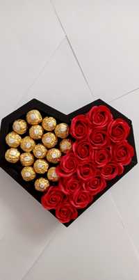 Композиція із мильних троянд та Ferrero Rocher
