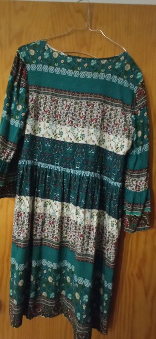 Vestido curto, manga 3/4, apertar no peito