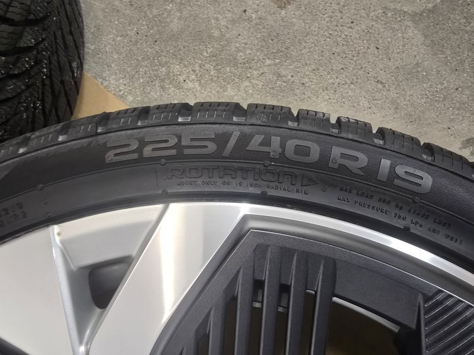 Koła zimowe Skoda Octavia RS IV polift 225/40 R19 Nokian Nowe,demo