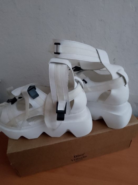 Продаю! Босоножки женские кожаные.