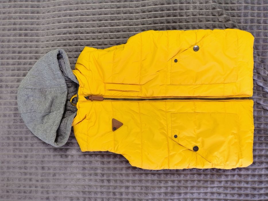 Теплий стильний дутий жилет (безрукавка)  LC Waikiki на 5-6років