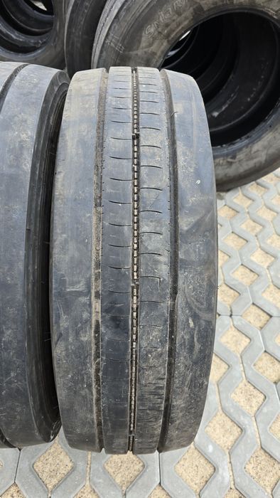 285/70r19.5 Bridgestone R-Steer 002