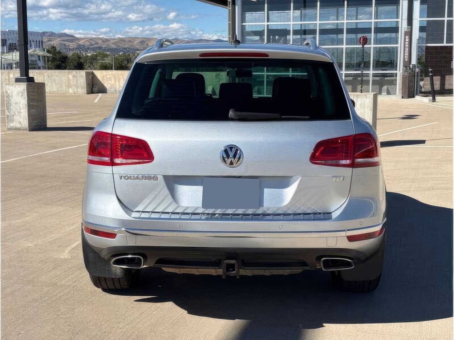 Volkswagen Touareg      2015