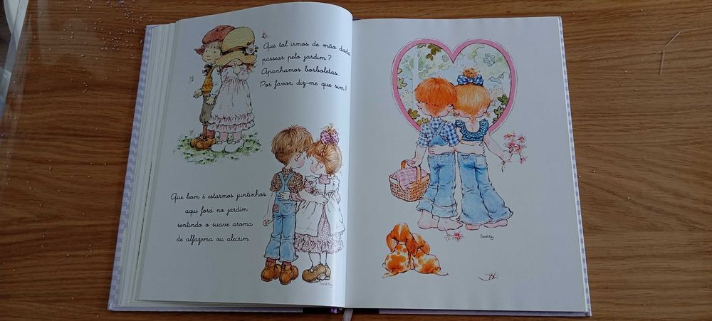 Livro raro da Sarah Kay - O mundo  maravilhoso da Sarah Kay