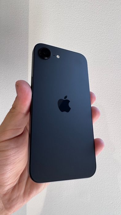 iPhone 16e 128GB Black 100% аккумулятор неверлок