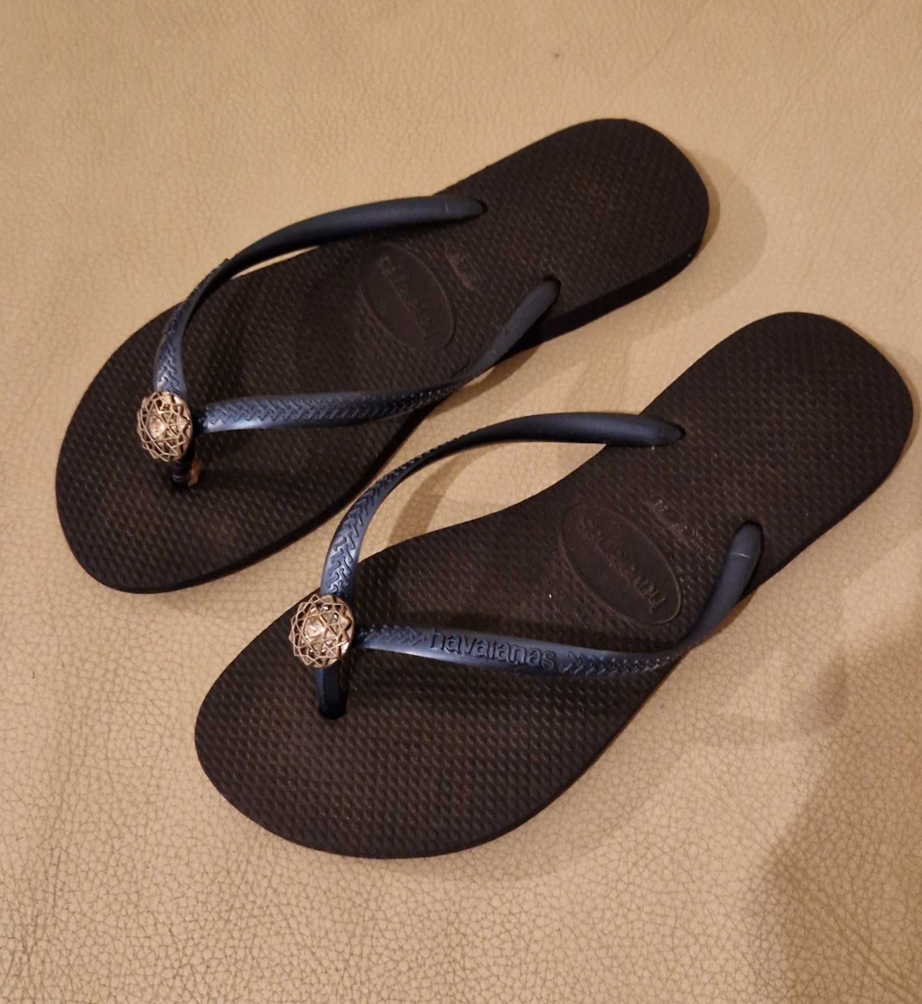 Havaianas senhora azuis escuras com aplicação