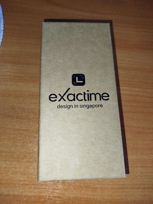 Продам дерев'янийі наручний годинник