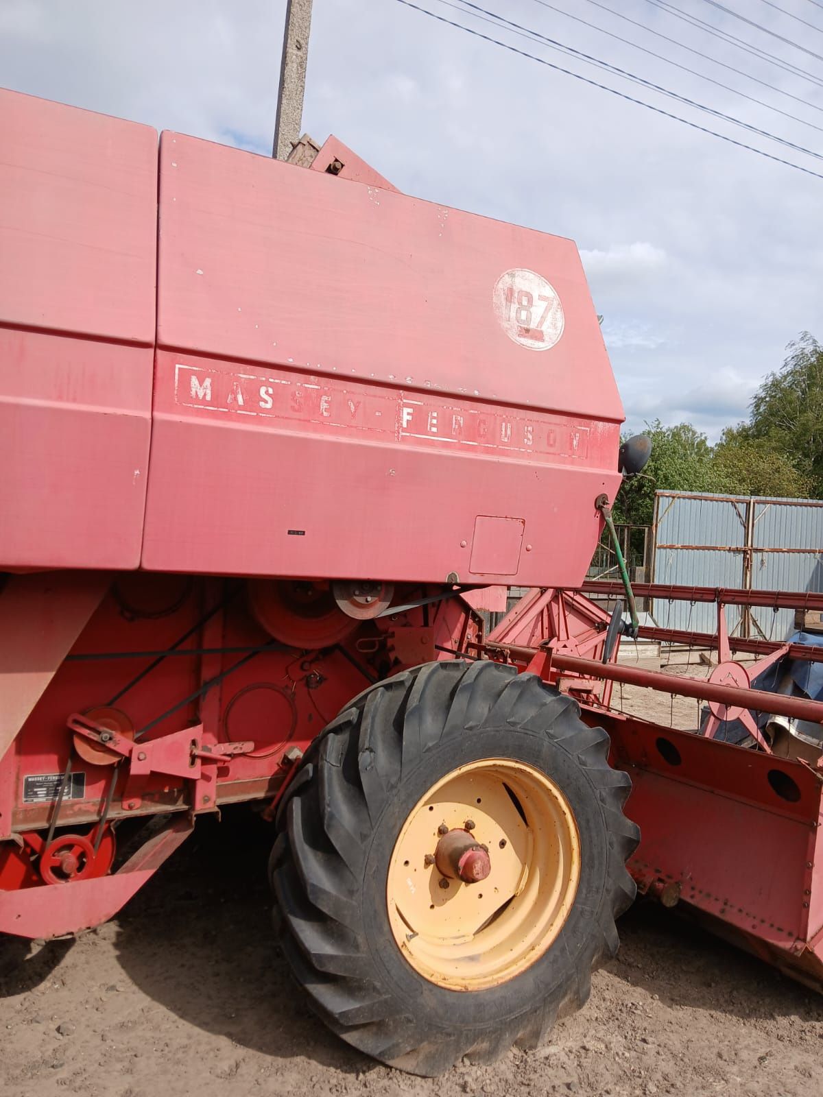 Комбайн massey 187