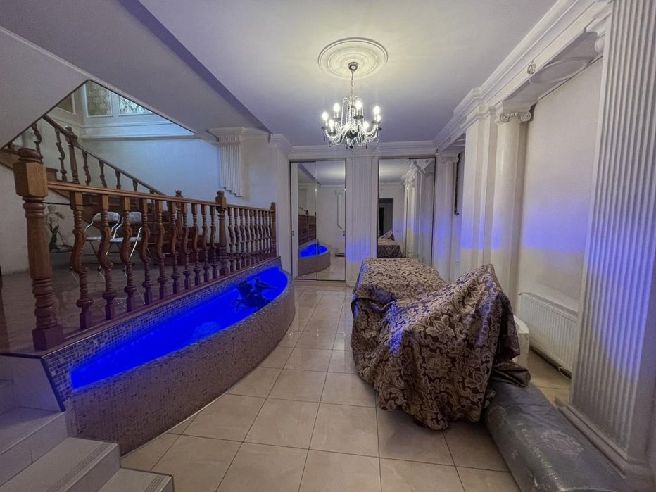 Трехэтажный дом премиум класса в самом Центре города!